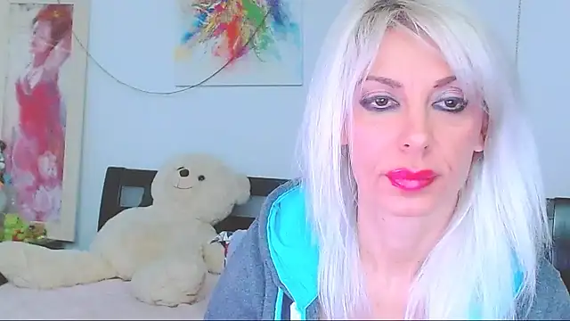 HoneyLara online show from January 18, 2026, 11:30 pm