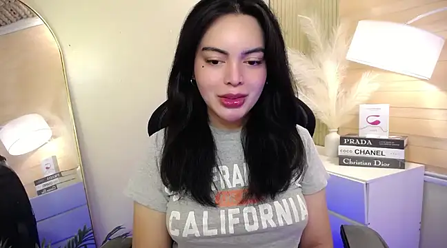 HotstuffCherrySummer online show from December 25, 2024, 6:31 am