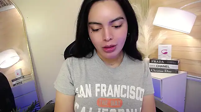 HotstuffCherrySummer online show from December 25, 2024, 9:34 am