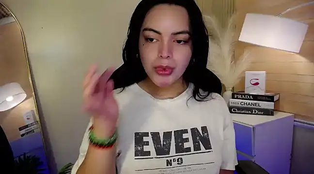 HotstuffCherrySummer online show from December 29, 2024, 5:31 am