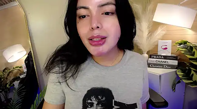 HotstuffCherrySummer online show from December 30, 2024, 11:15 am