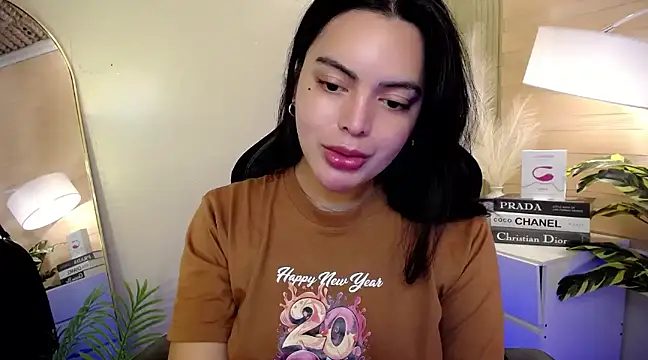 HotstuffCherrySummer online show from January 1, 2025, 3:14 pm