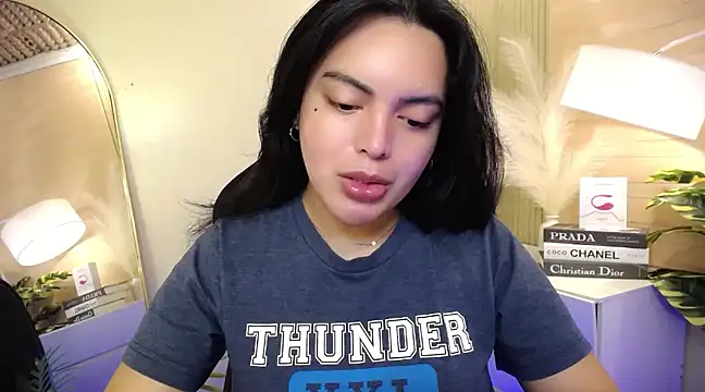 HotstuffCherrySummer online show from January 10, 2025, 6:31 am