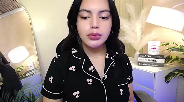 HotstuffCherrySummer online show from January 11, 2025, 8:54 am