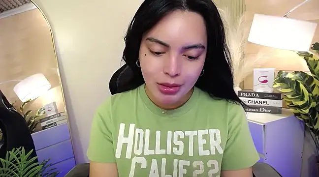 HotstuffCherrySummer online show from January 12, 2025, 10:34 am