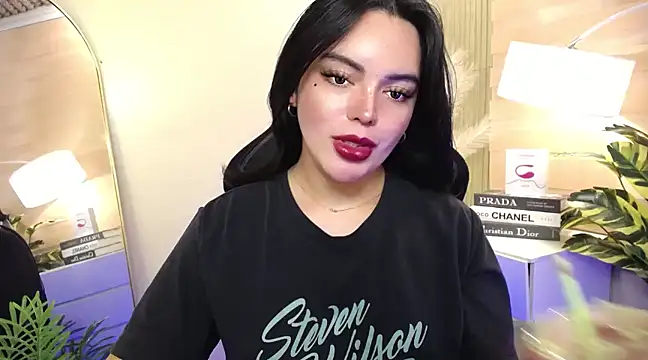 HotstuffCherrySummer online show from January 13, 2025, 9:30 am