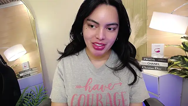 HotstuffCherrySummer online show from January 14, 2025, 11:53 am