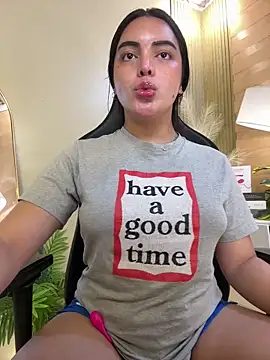 HotstuffCherrySummer online show from February 4, 2025, 12:22 pm