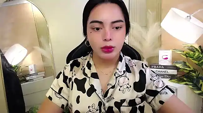 HotstuffCherrySummer online show from February 25, 2025, 8:03 am