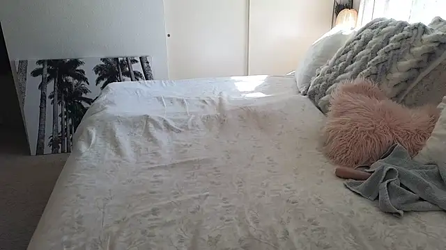 JESS LOVES online show from June 13, 2026, 4:05 pm