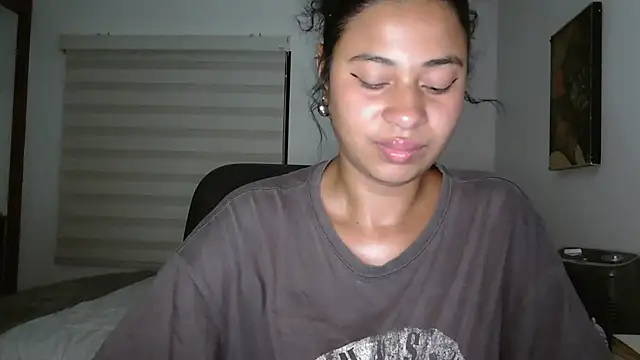 Snapshot of dark_enchantress_ chatting on July 9, 2026, 12:15 am dark enchantress online show from July 9, 2026, 12:15 am