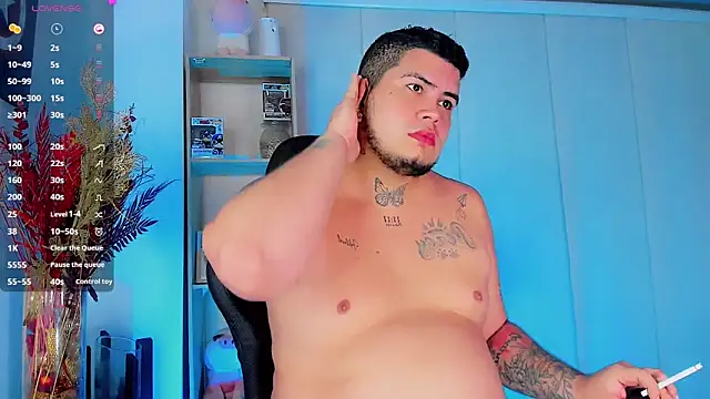 Snapshot of Thomas_chubbyxhot chatting on February 7, 2025, 8:22 am Thomas chubbyxhot online show from February 7, 2025, 8:22 am