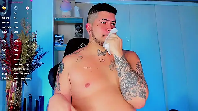 Snapshot of Thomas_chubbyxhot chatting on February 11, 2025, 11:21 am Thomas chubbyxhot online show from February 11, 2025, 11:21 am