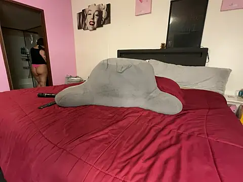 AngelSinz69 online show from December 11, 2024, 2:33 pm