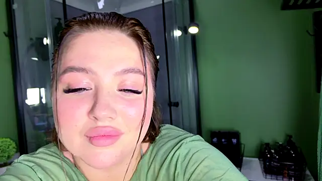 KylieLips online show from May 30, 2026, 6:16 pm