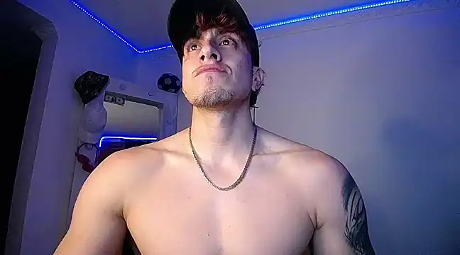 Snapshot of strongboy_ chatting on December 30, 2024, 2:42 am strongboy online show from December 30, 2024, 2:42 am