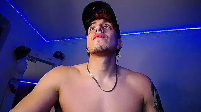 Snapshot of strongboy_ chatting on December 31, 2024, 12:00 am strongboy online show from December 31, 2024, 12:00 am