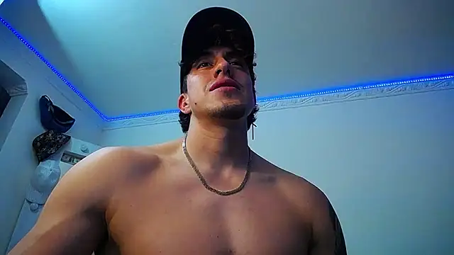 Snapshot of strongboy_ chatting on January 24, 2025, 1:35 am strongboy online show from January 24, 2025, 1:35 am