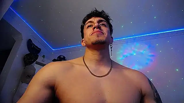 Snapshot of strongboy_ chatting on November 5, 2025, 7:03 pm strongboy online show from November 5, 2025, 7:03 pm