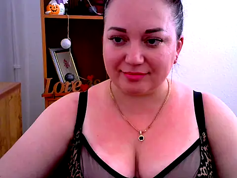 Snapshot of AmanaGi chatting on November 3, 2025, 4:41 pm AmanaGi online show from November 3, 2025, 4:41 pm