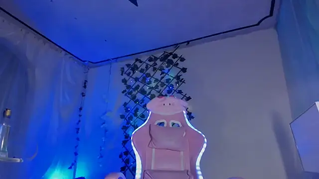 -Camila  online show from January 9, 2025, 8:01 pm