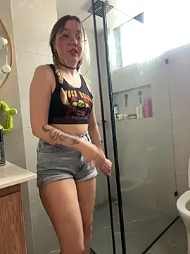 Snapshot of Darling_XXX chatting on December 18, 2024, 7:08 pm Darling XXX online show from December 18, 2024, 7:08 pm