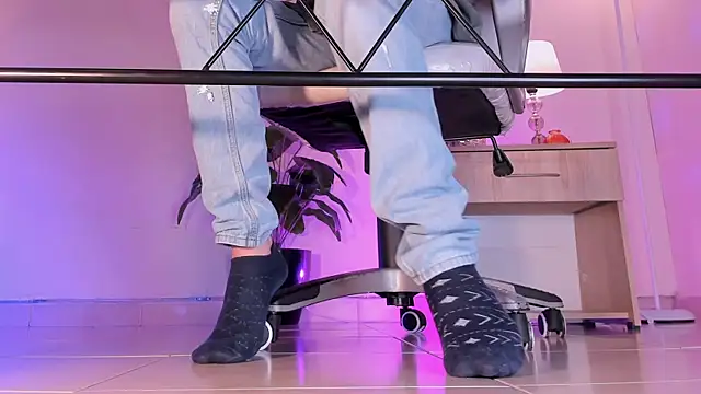 ArchieCollins online show from October 31, 2025, 11:50 pm