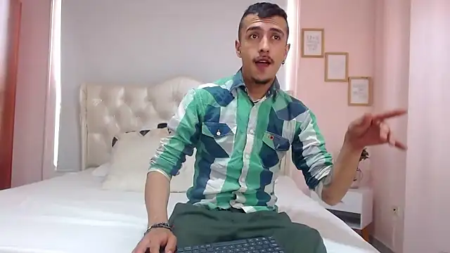 ryan maxy online show from January 30, 2025, 7:04 pm