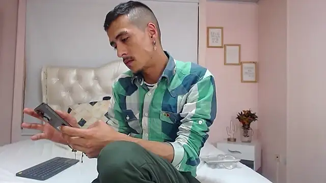 ryan maxy online show from January 31, 2025, 1:11 am