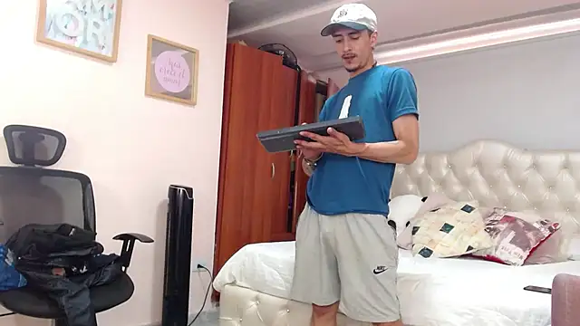 ryan maxy online show from February 9, 2025, 4:29 pm