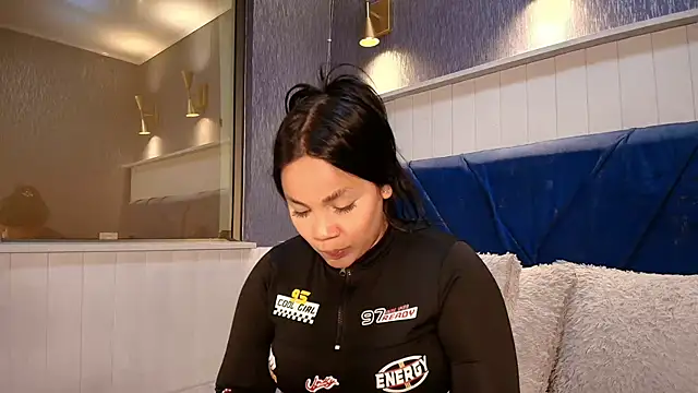 EmilyQueen3x online show from February 22, 2026, 2:04 pm