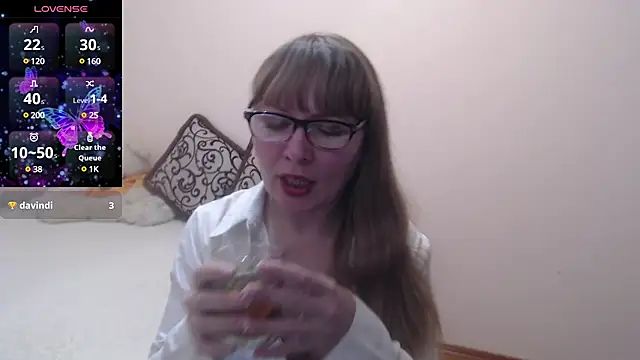 Snapshot of MargotLot chatting on December 3, 2024, 7:32 am MargotLot online show from December 3, 2024, 7:32 am