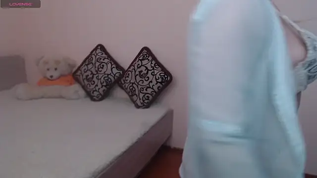 Snapshot of MargotLot chatting on January 25, 2025, 7:28 am MargotLot online show from January 25, 2025, 7:28 am