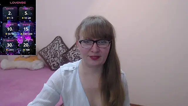 Snapshot of MargotLot chatting on March 13, 2025, 4:38 am MargotLot online show from March 13, 2025, 4:38 am