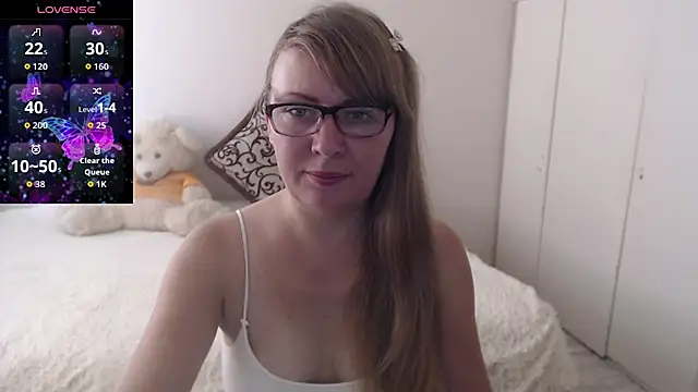 Snapshot of MargotLot chatting on September 13, 2025, 6:02 am MargotLot online show from September 13, 2025, 6:02 am