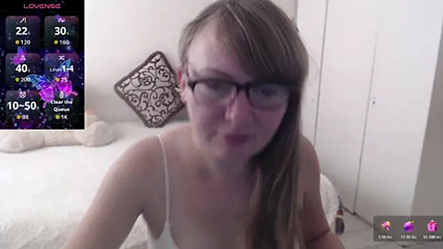 Snapshot of MargotLot chatting on October 21, 2025, 4:24 am MargotLot online show from October 21, 2025, 4:24 am