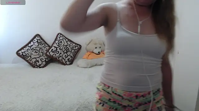 Snapshot of MargotLot chatting on May 17, 2026, 7:06 am MargotLot online show from May 17, 2026, 7:06 am
