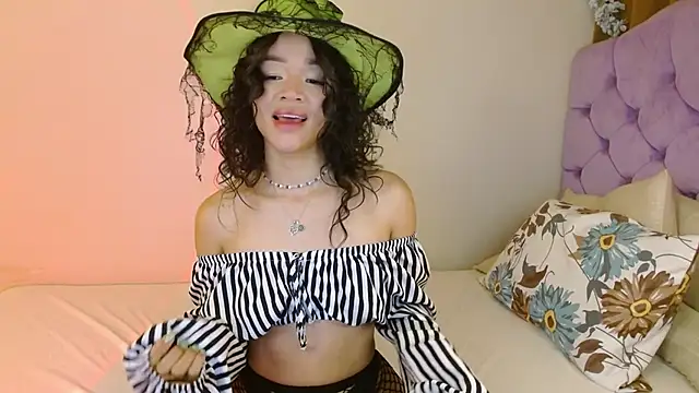 kiarablue online show from November 1, 2025, 1:40 am