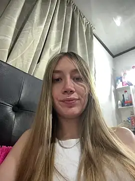 Snapshot of horny__molly_ chatting on March 27, 2026, 3:34 am horny molly online show from March 27, 2026, 3:34 am