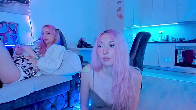 AlexRoseLiRed online show from December 15, 2024, 10:15 pm