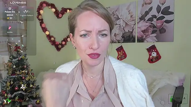 Snapshot of Queenymel chatting on December 17, 2024, 3:39 pm Queenymel online show from December 17, 2024, 3:39 pm