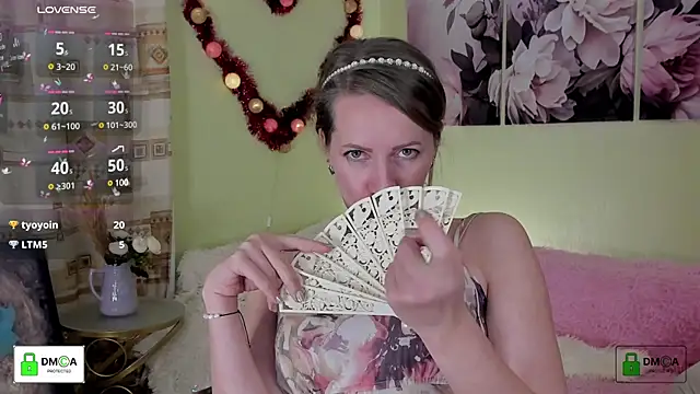 Snapshot of Queenymel chatting on January 14, 2025, 8:15 pm Queenymel online show from January 14, 2025, 8:15 pm