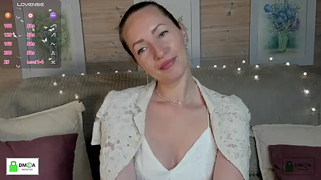 Snapshot of Queenymel chatting on October 4, 2025, 3:21 pm Queenymel online show from October 4, 2025, 3:21 pm