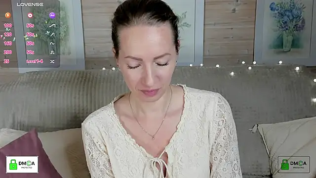 Snapshot of Queenymel chatting on October 26, 2025, 3:29 pm Queenymel online show from October 26, 2025, 3:29 pm