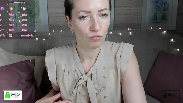 Snapshot of Queenymel chatting on November 9, 2025, 3:21 pm Queenymel online show from November 9, 2025, 3:21 pm