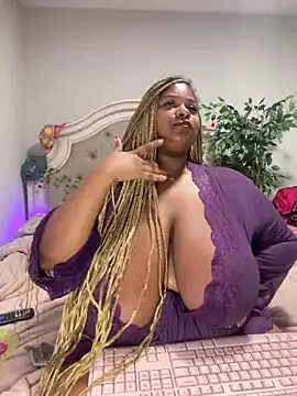 Snapshot of BigFineSelena chatting on December 4, 2024, 10:46 am BigFineSelena online show from December 4, 2024, 10:46 am