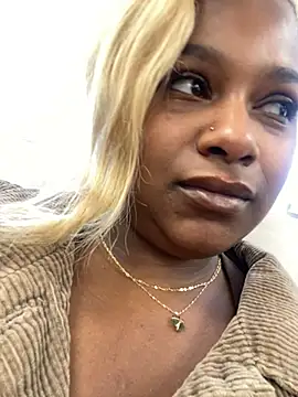 Snapshot of BigFineSelena chatting on March 14, 2025, 4:51 pm BigFineSelena online show from March 14, 2025, 4:51 pm