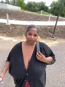 Snapshot of BigFineSelena chatting on October 8, 2025, 3:31 pm BigFineSelena online show from October 8, 2025, 3:31 pm