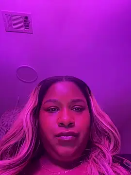 Snapshot of BigFineSelena chatting on December 19, 2025, 2:29 am BigFineSelena online show from December 19, 2025, 2:29 am