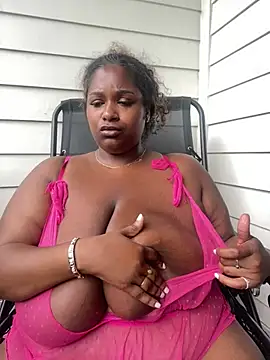 Snapshot of BigFineSelena chatting on June 20, 2026, 8:11 pm BigFineSelena online show from June 20, 2026, 8:11 pm